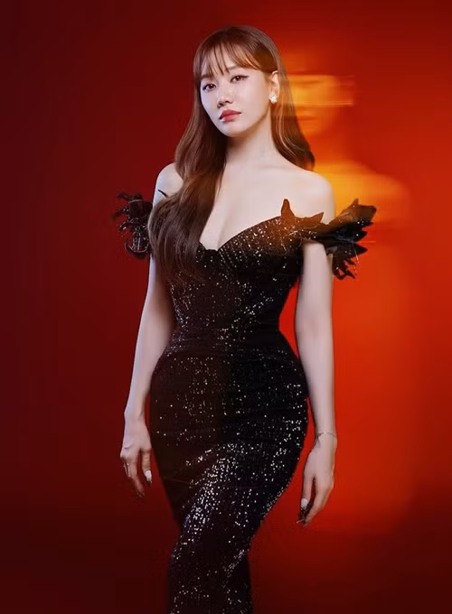 Nữ ca sĩ hướng đến hình ảnh quyến rũ hơn. Ảnh: FB Hari Won.