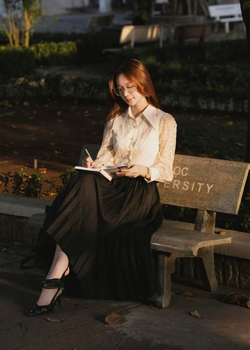 Bảo Ngọc còn đạt các thành tích học tập khác như chứng chỉ IELTS 8.0, học bổng SEED do Chính phủ Canada tài trợ, học bổng Nhà lãnh đạo Liên doanh của Quest Venture Singapore, Sinh viên 5 tốt, Trợ lý nghiên cứu khoa Quản trị Kinh doanh, đồng tác giả đề tài kinh tế đoạt giải 3 Hội nghị Sinh viên Nghiên cứu khoa học.