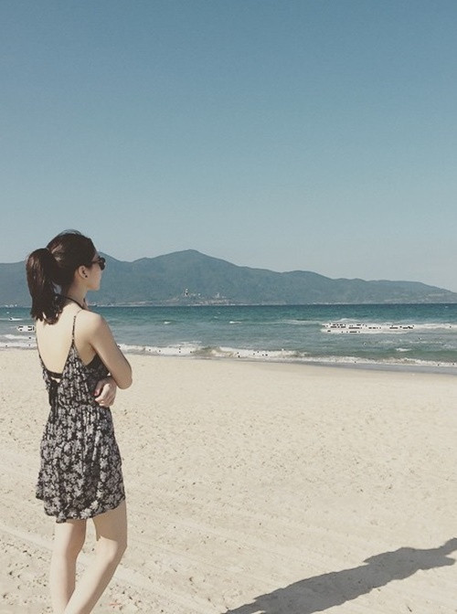 Hoa hậu Việt Nam 2012 khoe vóc dáng thon gọn khi diện trang phục dạo biển cách đây nhiều năm. Ảnh: Instagram Thu Thảo.