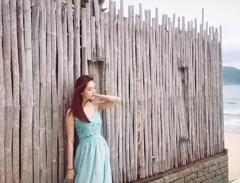 Thu Thảo hiện tại là bà mẹ ba con sau khi kết hôn với doanh nhân Trung Tín. Ảnh: Instagram Thu Thảo.