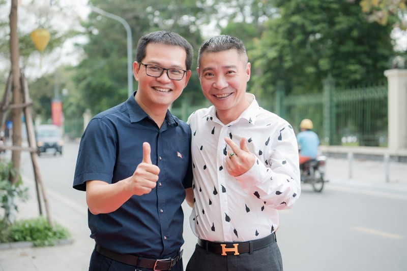 Đặc biệt, Công Lý bày tỏ lòng biết ơn sâu sắc đến NSND Trung Hiếu – Giám đốc Nhà hát Kịch Hà Nội, người không chỉ là lãnh đạo, đồng nghiệp mà còn là người bạn thân thiết anh luôn trân quý và may mắn đồng hành trong cuộc đời. Ảnh: FB Công Lý.