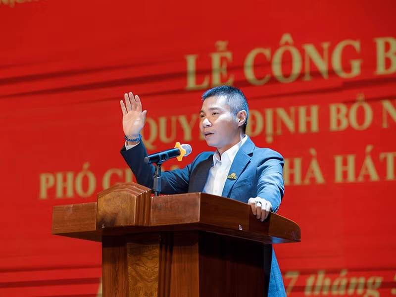 NSND Công Lý đã nhận quyết định từ cuối tháng 3/2020 thế nhưng đến ngày 7/5/2020 mới có công bố chính thức vì Nhà hát kịch Hà Nội tuân thủ Chỉ thị 16/CT-TTg về cách ly xã hội. Ảnh: Thành Đạt.