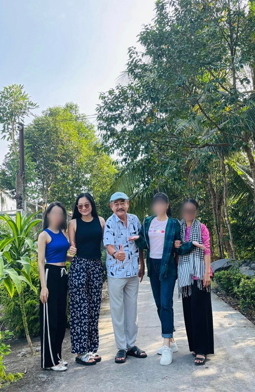 Bạn gái nghệ sĩ Việt Anh thuộc thế hệ 9x. Hiện tại, cô không chia sẻ tên thật.