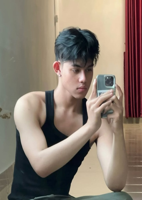Nam vương Campuchia Nawim sở hữu gương mặt điển trai, nam tính. Ảnh: Instagram Nawim.