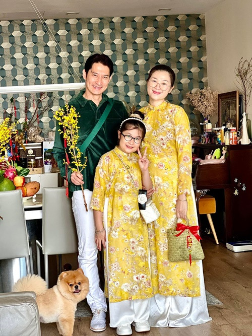 Mạc Anh Thư và Huy Khánh coi nhau như người thân, cùng yêu thương con gái chung. Ảnh: FB Mạc Anh Thư.