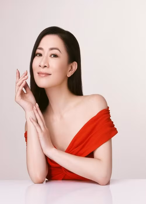 Nữ diễn viên tiết lộ bí quyết giữ gìn sắc đẹp là chế độ ăn nhiều rau xanh, uống các loại nước ép rau củ, đắp mặt nạ, tập thể dục. Ảnh: FB Xa Thi Mạn.