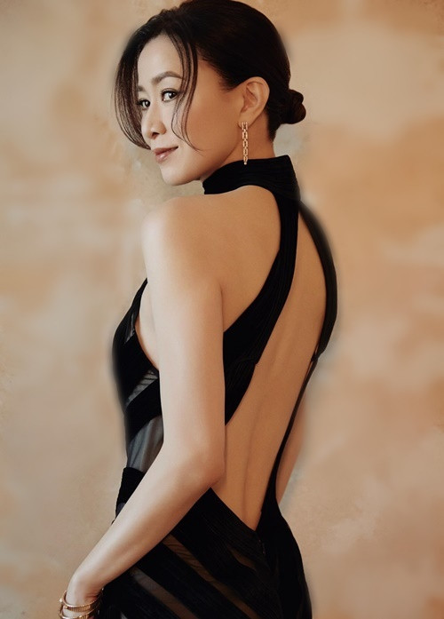 Xa Thi Mạn vẫn độc thân ở tuổi 50. Ảnh: FB Xa Thi Mạn.