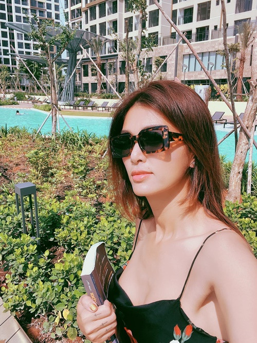 Vóc dáng của Oanh Yến vẫn hút mắt. Cô sở hữu số đo 3 vòng 89-63-92cm. Oanh Yến chia sẻ trên Nhịp Sống Việt, để sớm lấy lại vóc dáng thon thả sau mỗi lần sinh con, cô cho con bú mẹ đều đặn, hạn chế ăn thịt và tinh bột, thay vào đó là ăn nhiều cá, rau củ quả.