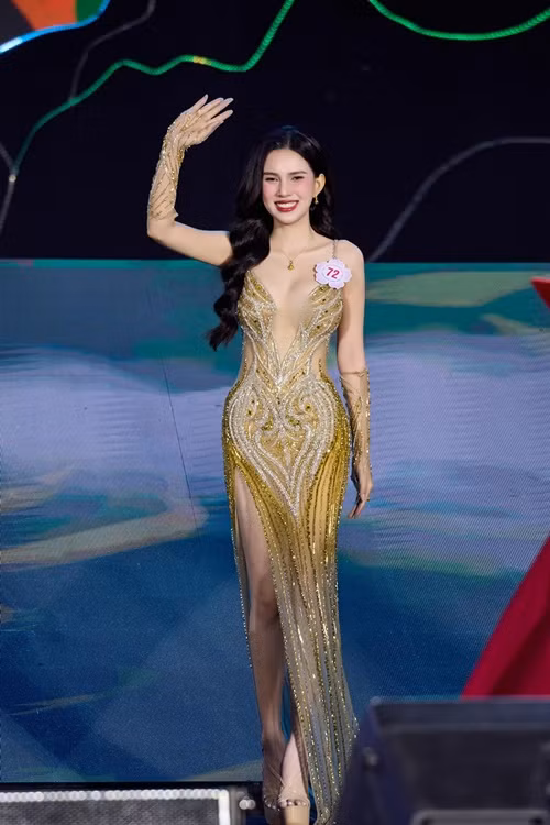 "Tôi thích ngoại hình hiện tại nên sẽ không muốn dao kéo, cô nói thêm. Ảnh: FB Linh Đan.