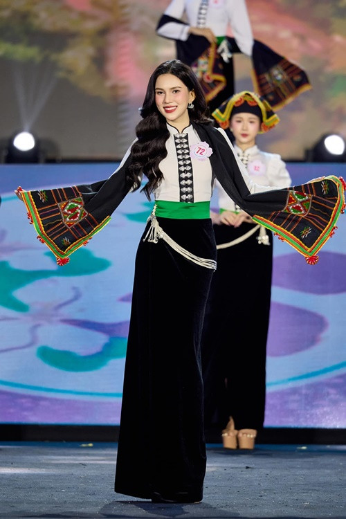 Linh Đan có bố là Thượng tá quân đội còn mẹ làm ngành y. Trong quá trình thi Người đẹp Hoa Ban 2025, Linh Đan được mẹ ủng hộ, đồng hành. Ảnh: FB Linh Đan.