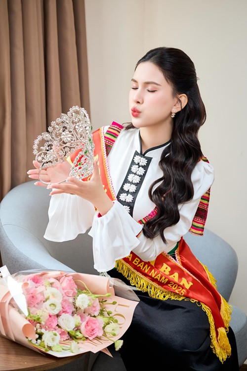 Nhan sắc của Linh Đan được đánh giá cao. Cô sở hữu gương mặt khả ái, vóc dáng gợi cảm. Ảnh: FB Linh Đan.