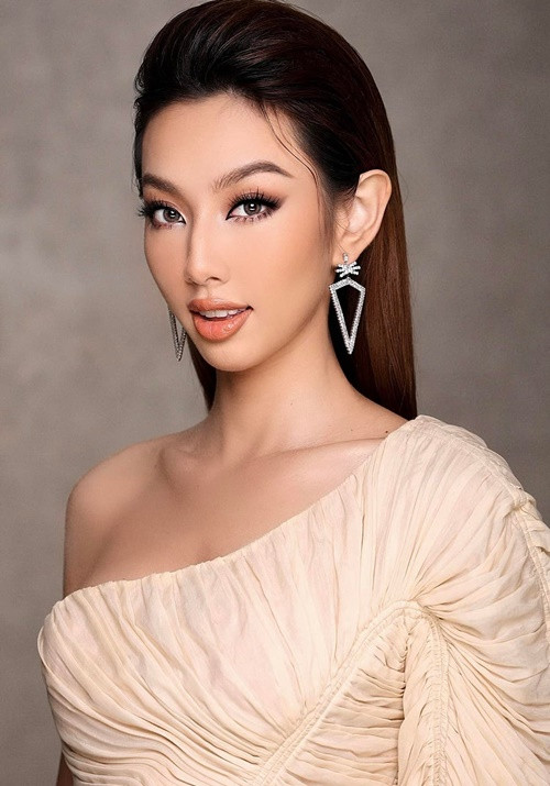 Ông Lê Quang Tự Do - Cục trưởng Phát thanh Truyền hình và Thông tin điện tử cho biết, theo kết luận của Cục, trong các buổi livestream, Hằng Du Mục và Quang Linh được xác định là người chủ trì, Thùy Tiên là khách mời. Thùy Tiên bị nhắc nhở chú ý hơn trong việc tuân thủ các quy định pháp luật về quảng cáo và các quy định cung cấp thông tin trên mạng, theo Nghị định 147. Ảnh: FB Thùy Tiên.