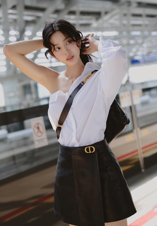 Hành động thứ hai của Thùy Tiên là sẽ tìm kiếm cơ hội hợp tác với các tổ chức trong và ngoài nước hoặc các chuyên gia thực phẩm để học hỏi, phụ giúp họ chia sẻ những thông tin hữu ích về quy chuẩn an toàn trong sản xuất, quảng bá và sử dụng sản phẩm, đặc biệt là trong ngành thực phẩm. Ảnh: FB Thùy Tiên.