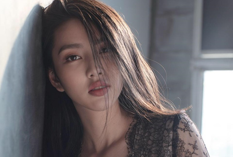 Sai lầm thứ hai cũng là sai lầm lớn nhất của Thùy Tiên là sự bất cẩn trong khi là một người may mắn được khán giả yêu thương. Ảnh: FB Thùy Tiên.