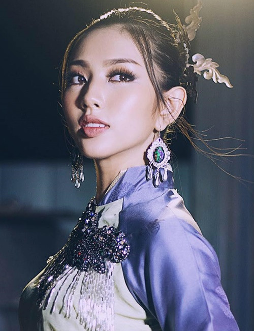 Chân dài cho biết, sai lầm thứ nhất của cô là nhận lời tham gia quảng cáo nhưng chưa nắm rõ sản phẩm 1 cách tường tận. “Không thể bao biện bằng những điều khác, vì điều đó không làm cái sai của Tiên nhỏ lại. Đó là sai lầm thứ nhất, không thể chối cãi”, Thùy Tiên cho hay. Ảnh: FB Thùy Tiên.