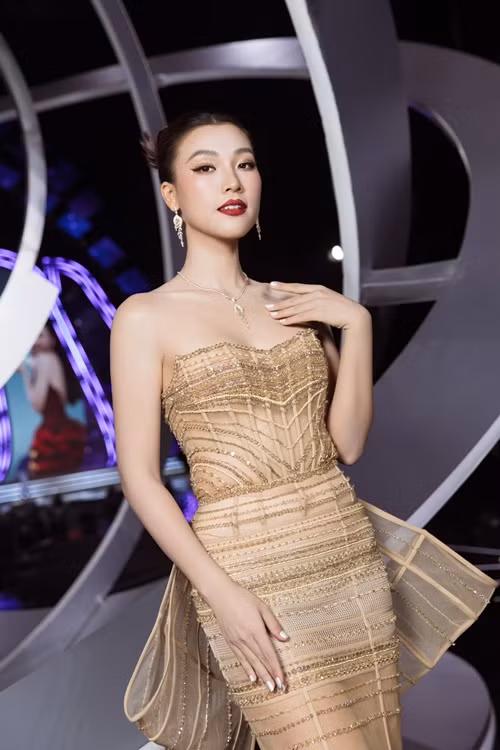 Nữ MC thăng hạng nhan sắc sau khi trở lại cuộc sống độc thân. Ảnh: FB Hoàng Oanh.