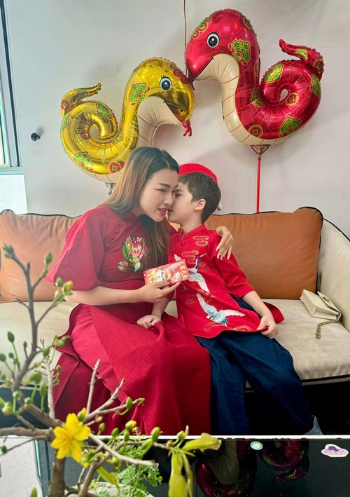 Bé Max - con trai lai Tây của Hoàng Oanh kháu khỉnh, sống tình cảm. Ảnh: FB Hoàng Oanh.