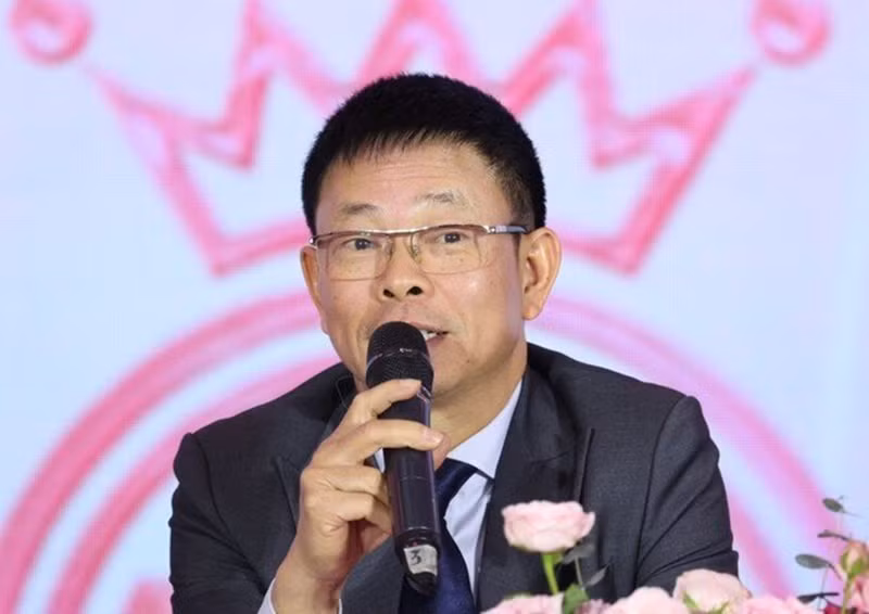 Theo Đời Sống Gia Đình, trả lời câu hỏi về lý do Đào Hiền bị loại ở sơ khảo dù đã có danh hiệu ở cuộc thi hoa hậu khác, nhà báo Phùng Công Sưởng cho biết: "Đã là cuộc thi, chúng ta có tiêu chí. Một người được đi tiếp hay dừng lại sẽ căn cứ vào tiêu chí và đánh giá của ban giám khảo và ban tổ chức. Chúng tôi rất tiếc khi bạn Đào Hiền không thể đi tiếp vào vòng chung khảo". Ảnh: Đời Sống Gia Đình.