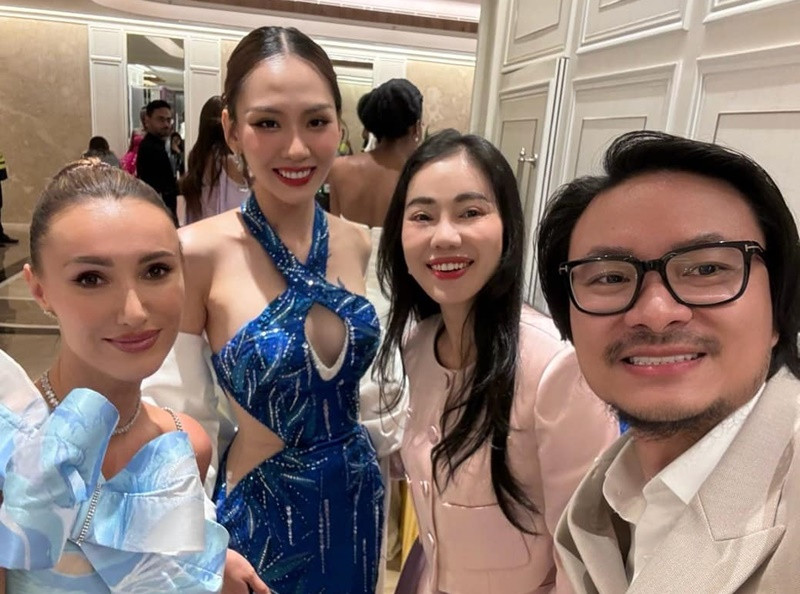 Mai Phương cảm ơn bà Phạm Kim Dung luôn yêu thương, hỗ trợ cô trong các hoạt động, sự kiện trong thời gian nhiệm kỳ. Ảnh: FB Mai Phương.