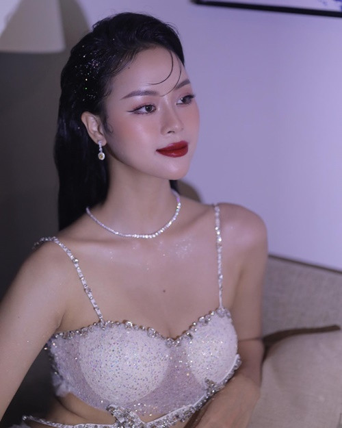  Đào Hiền rời công ty Sen Vàng của bà Phạm Kim Dung. Nàng hậu gắn bó với Sen Vàng từ khi đoạt á hậu 1 Miss World Vietnam 2023. Ảnh: FB Đào Hiền.