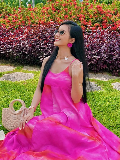 Thí sinh Hoa hậu Việt Nam 2024 khoe dáng gợi cảm khi đi biển.