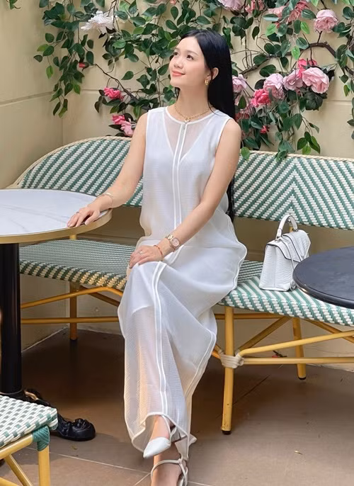 Nhan sắc đời thường của Mỹ Vân trẻ trung, gây mê.