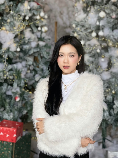 Mỹ Vân biết tiếng Anh, tiếng Trung.