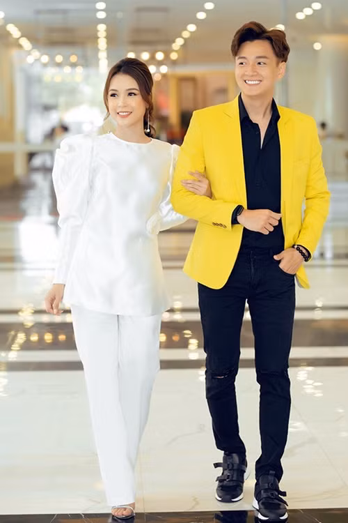 Sam và Ngô Kiến Huy cùng làm MC trong một số chương trình. Ảnh: Dân Việt.