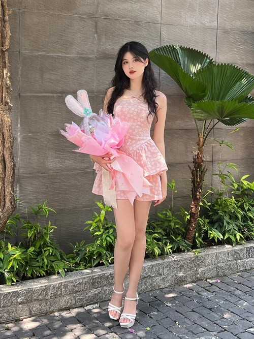 Bảo Hà theo đuổi phong cách gợi cảm.