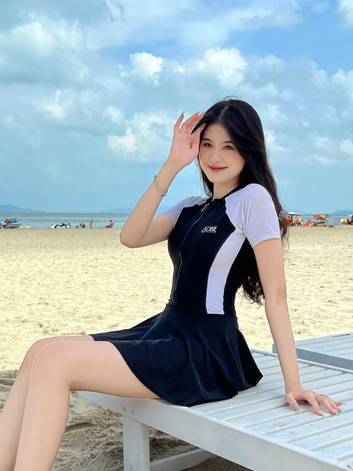 Chân dài sinh năm 2002 chia sẻ trên Sinh Viên Việt Nam, cô đã quen với việc trình diễn trước ống kính, trước khán giả, giúp bản thân tự tin và thoải mái trên sân khấu.