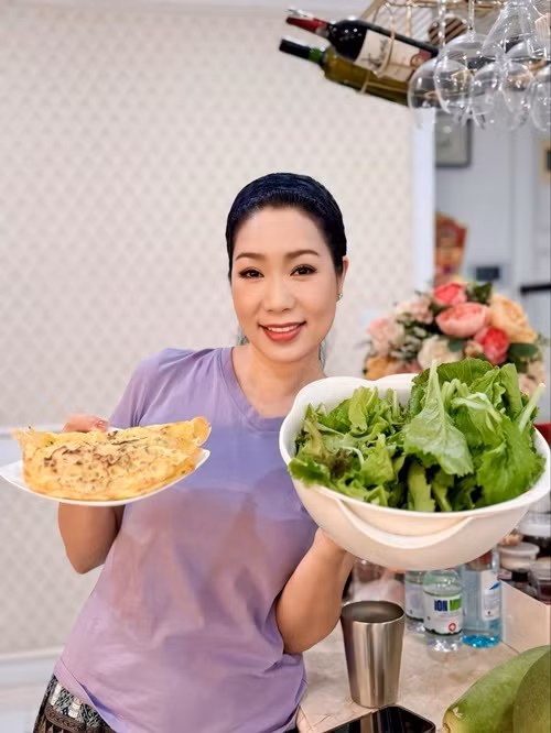 Trịnh Kim Chi trồng các loại rau ngắn ngày như rau muống, cải xanh, các loại rau gia vị như ớt, ngò gai.