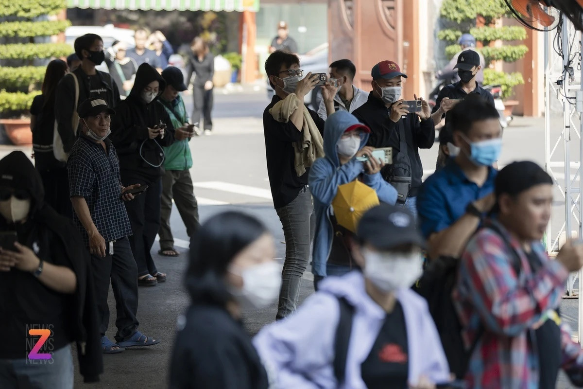 Sự ra đi của Quý Bình khiến người thân, đồng nghiệp thương tiếc, đau xót. Nhiều năm qua, anh lặng lẽ chiến đấu với căn bệnh u não. Lễ viếng diễn viên sẽ diễn ra từ chiều 8/3 đến 9/3. Vào 13h30 ngày 9/3 diễn ra lễ động quan. Sau đó, thi hài nam diễn viên được hỏa táng tại Tháp Long Thọ, huyện Củ Chi, TP.HCM.