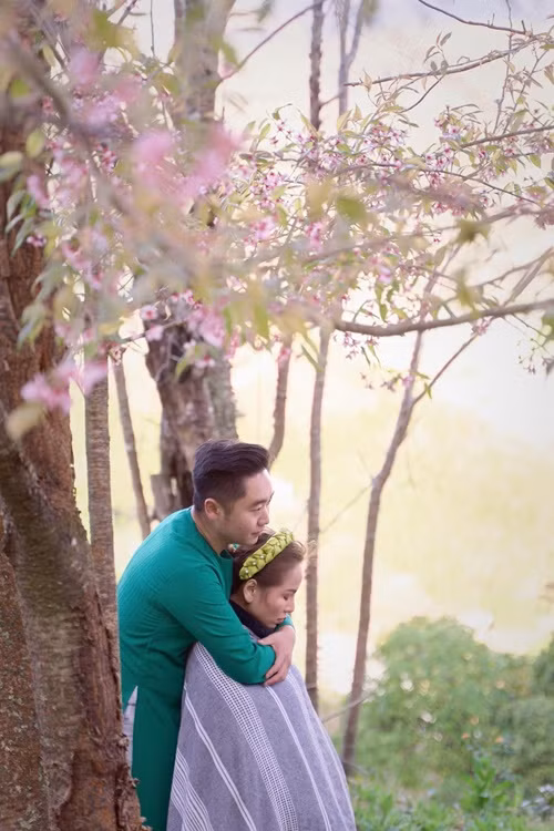 Diễm Hương tiết lộ hình ảnh được Thanh Duy giữ ấm khi cả hai chụp ảnh cưới.