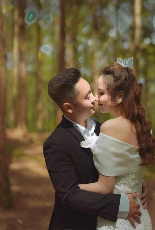 Cách đây không lâu, Diễm Hương tiết lộ, Thanh Duy yêu thầm cô 5 năm. "Tới giờ mình vẫn không tin bạn yêu thầm 5 năm! Nhưng mình tin bạn ấy không đùa khi nói “có gì để em cưới chị", nàng hậu cho biết.