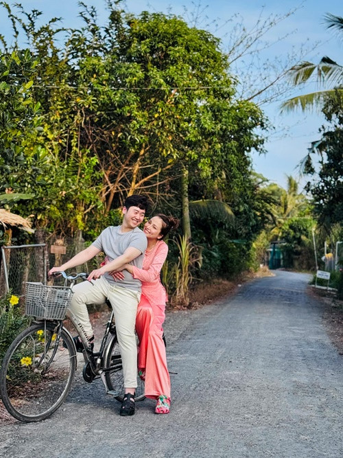 Diễm Hương và Thanh Duy vẫn chưa trở lại Canada.