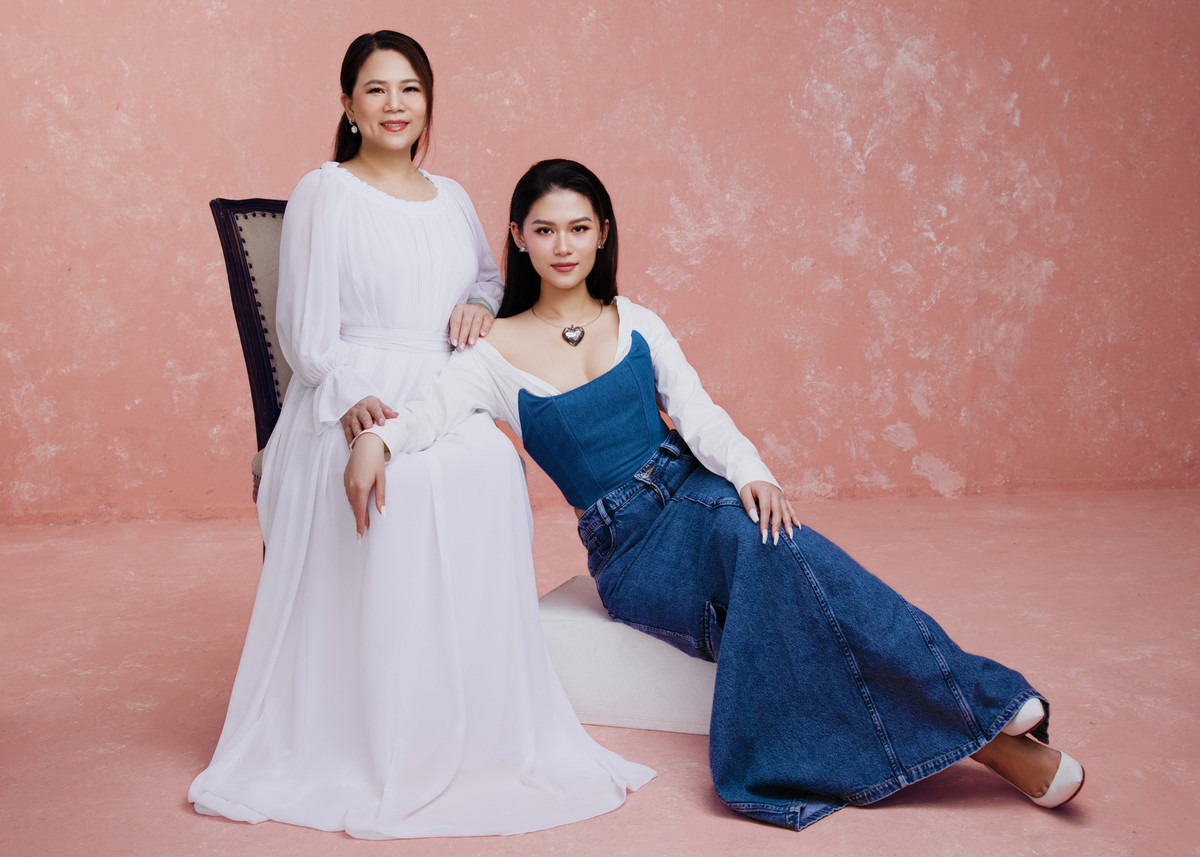 Ngọc Thanh Tâm xuất thân giàu có. Mẹ của cô là bà Trịnh Thị Bích Hằng - Chủ tịch một doanh nghiệp chuyên buôn bán hải sản.