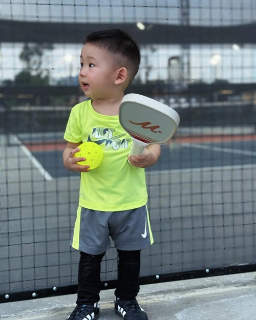 Gần đây, Minh Hằng thường đưa con trai đến sân pickleball.