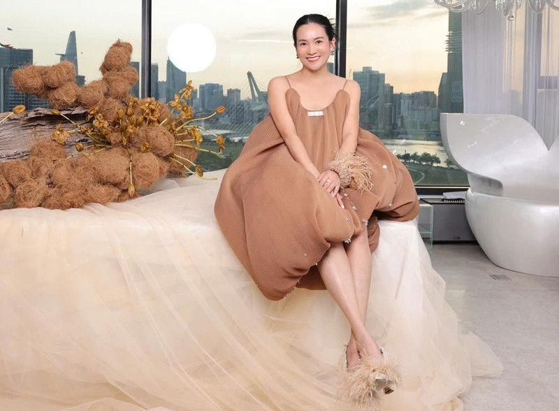 Anh Thơ ăn mặc ngày càng táo bạo. Ảnh: FB Anh Thơ.