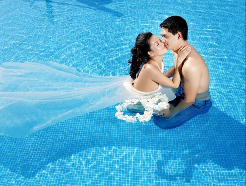 Anh Thơ lên xe hoa năm 2008. Cô từng thực hiện bộ ảnh cưới gợi cảm bên Bình Minh. Ảnh: Dân Việt.