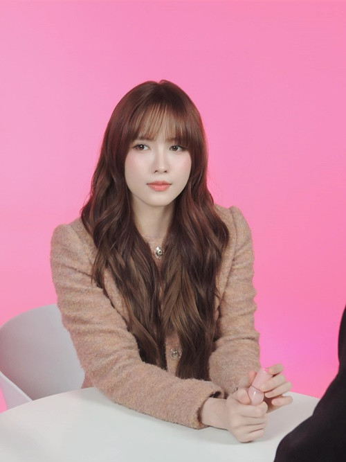 Nhiều người khen ngợi gương mặt của Thiều Bảo Trâm đẹp như búp bê sau khi phẫu thuật thẩm mỹ.