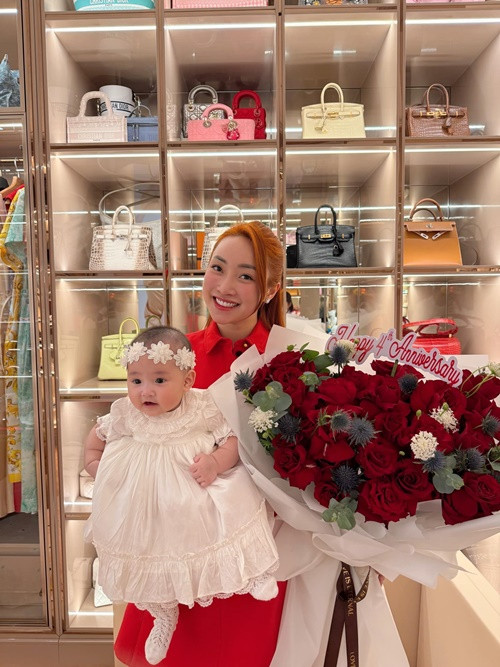 Mới đây, Lý Thùy Chang kỷ niệm 4 năm đăng ký kết hôn. Ảnh: FB Lý Thùy Chang.