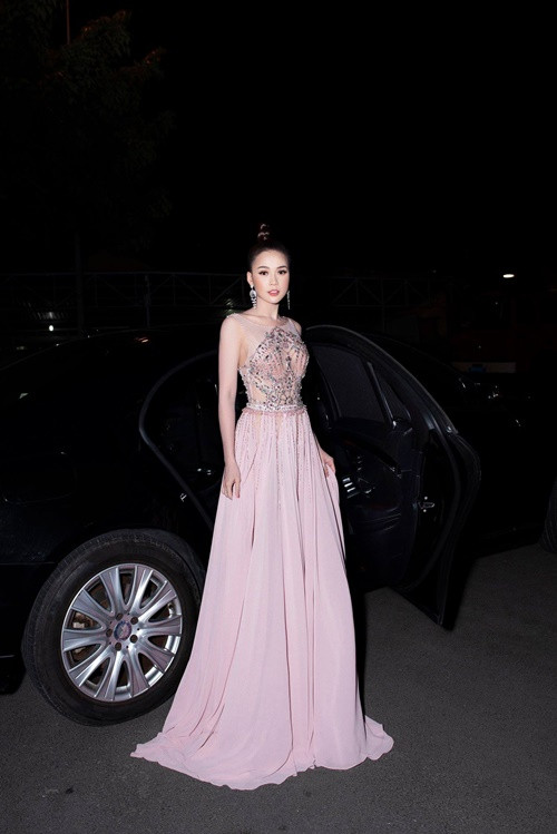 Sam hoá quý cô gợi cảm mỗi khi tham gia các sự kiện giải trí.