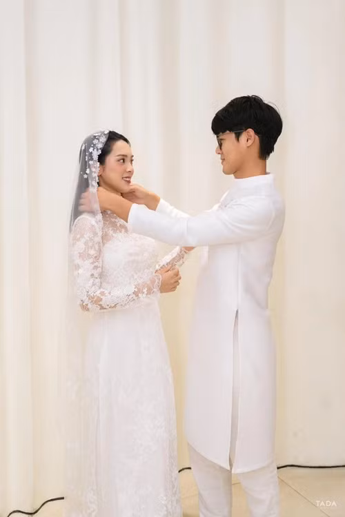 Trong 2 năm hẹn hò, cặp đôi của "Người ấy là ai" từng đối mặt với nghi vấn tình cảm rạn nứt nhưng Quỳnh Lương phủ nhận. Ảnh: Znews.