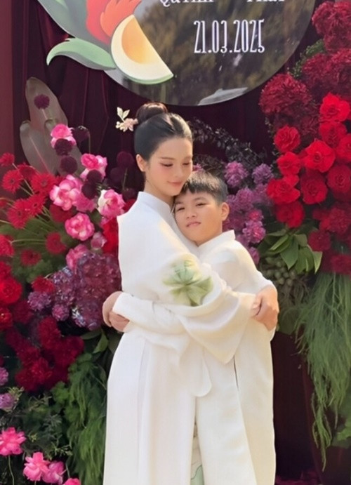 Trước đây, con trai Quỳnh Lương rất sợ mẹ có bạn trai hay đi thêm bước nữa. Nhưng sau đó, cậu nhóc lại muốn trở thành anh. Ảnh: Người Đưa Tin.