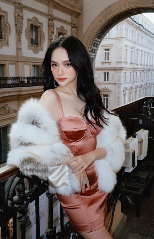 Nhiều khán giả khen ngợi gu thời trang trẻ trung, sành điệu của Hương Giang. Ảnh: FB Hương Giang.