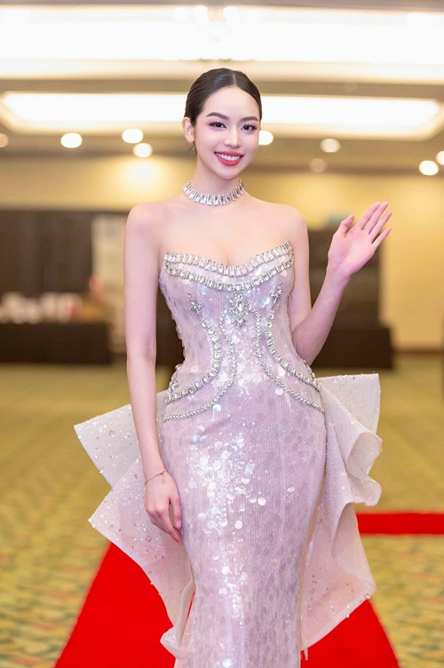 Mỗi năm, chuyên trang sắc đẹp Missosology đều tổ chức cuộc bầu chọn Timeless Beauty (Tạm dịch: Vẻ đẹp vượt thời gian) để tìm ra hoa hậu đẹp nhất trong năm sau khi mùa hoa hậu quốc tế kết thúc. Mới đây, Missosology đã công bố kết quả vòng bán kết Vẻ đẹp vượt thời gian 2024. Danh sách này có tên Hoa hậu Thanh Thủy. Ảnh: FB Thanh Thủy.