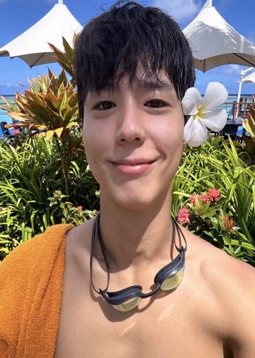 Park Bo Gum sở hữu gương mặt điển trai, vóc dáng săn chắc. Ảnh: Instagram Park Bo Gum.