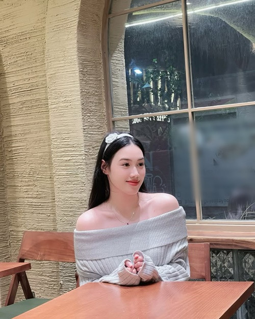 Thanh Vân chia sẻ trên Znews, việc được đặc cách vào chung khảo Hoa hậu Việt Nam 2024 khiến cô hào hứng, bởi vì là cô đã có một cơ hội hơn các bạn khác. Tuy nhiên, điều này cũng tạo cho cô áp lực phải thể hiện tốt trong vòng thi tới. Ảnh: Instagram Thanh Vân.