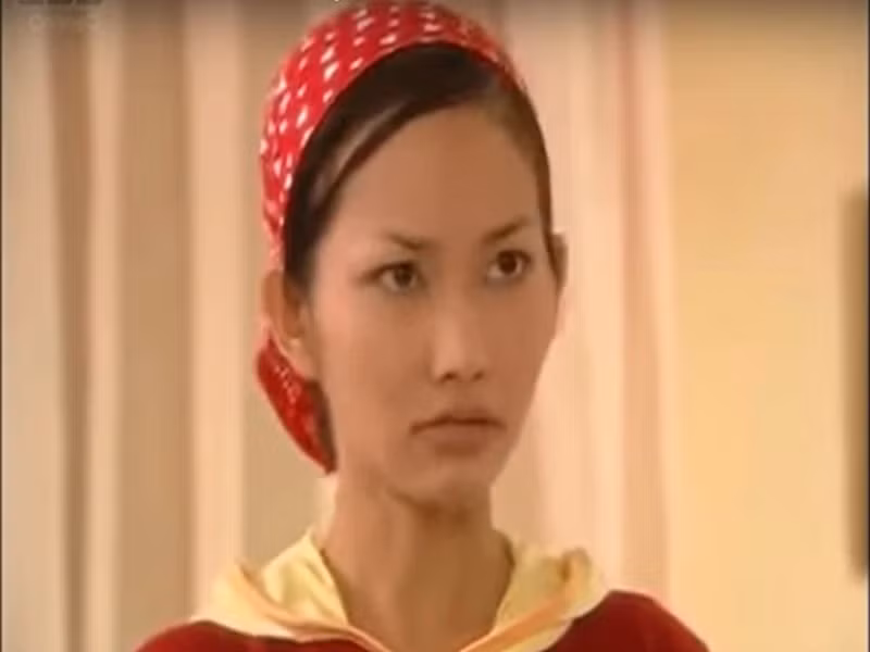 Trong bộ phim Dốc tình, Kim Hiền vào vai Thuỳ - người say mê Thái. Sau Dốc tình, Kim Hiền đóng nhiều phim như Hương phù sa, Mùi ngò gai, Gia đình phép thuật, Thiên mệnh anh hùng…Ảnh: Znews.