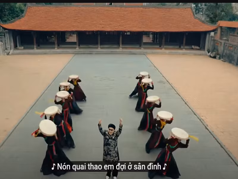 Khi tham gia dự án âm nhạc của Hòa Minzy, Xuân Hinh phải trình diễn rap nhưng ông không tập luyện gì trước. Ảnh chụp màn hình.